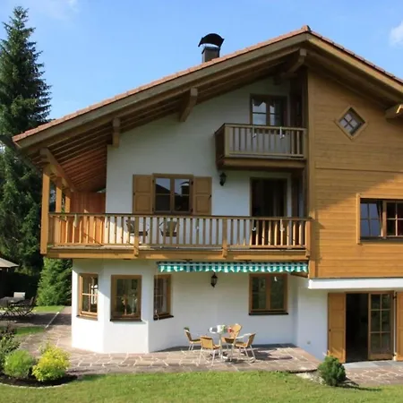 Ferienhaus Hirschwiesn Сasa de vacaciones Krün